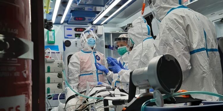 Imagen de archivo de un traslado de un paciente con ECMO en Baleares.