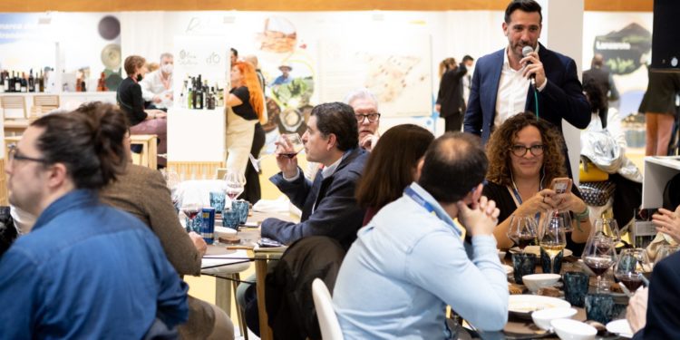 El concejal Miguel Tur interviene en el congreso este lunes. NM Events.