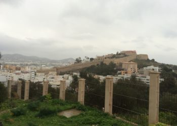 Dalt Vila desde Puig des Molins. Foto: L. A.