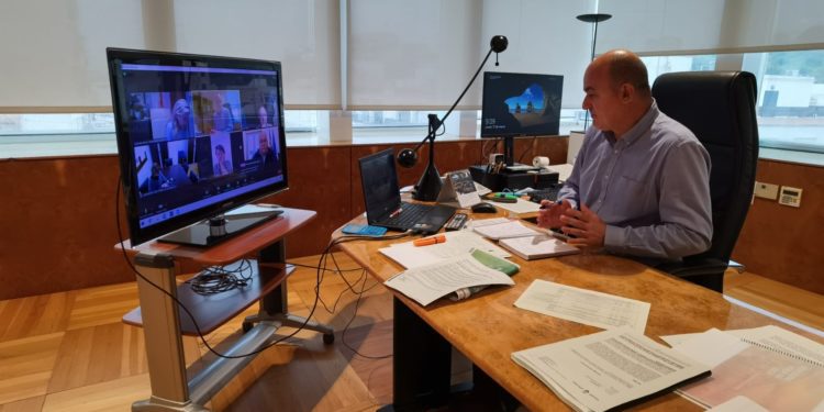 Imatge d'arxiu del president Vicent Marí a una reunió telemàtica. Consell d'Eivissa.