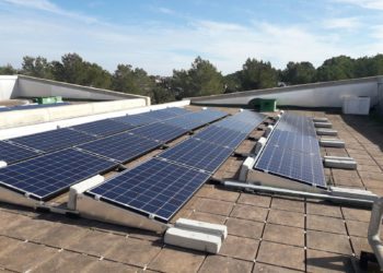 Placas en la cubierta del Hospital de Formentera. Imagen cedida por el Área de Salud.