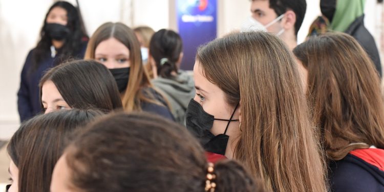 Imagen de archivo de estudiantes de Ibiza en una excursión. Ibiza Token.