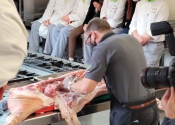 Un momento de la clase. Imagen cedida por Fepira y la Coopertiva Ramadera Eivissenca.