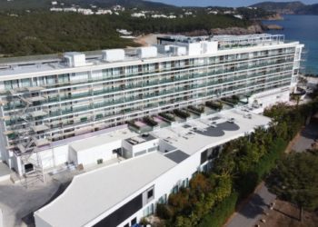 Una de las fachadas del hotel que serán rehabilitadas por la constructora. Imagen Grupo SANJOSE