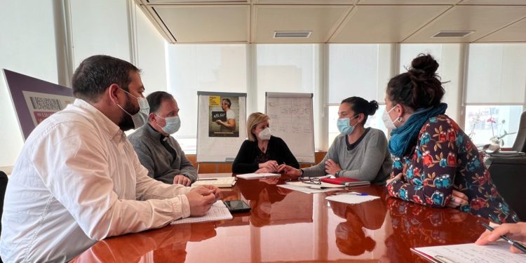 Reunión para abordar la llegada y acogida de refugiados de Ucrania, hoy en el Consell, con representantes del Consell, Cáritas y Cruz Roja.