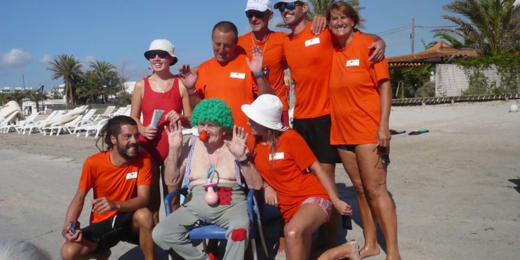 Imagen de voluntarios de la iniciativa. Cedida por 'Un Mar de Posibilidades' y Club Náutico de Ibiza.