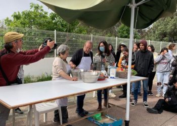 Taller de 'flaó' en la Semana Cultural de l'Escola d'Art d'Eivissa. Imagen cedida por el centro.