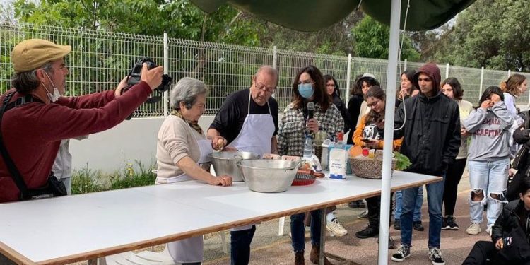 Taller de 'flaó' en la Semana Cultural de l'Escola d'Art d'Eivissa. Imagen cedida por el centro.