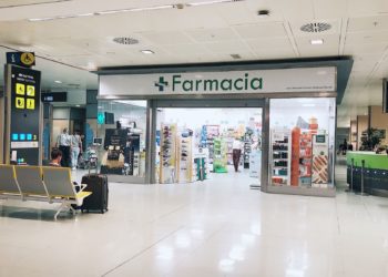 Zona de la farmacia del aeropuerto de Ibiza cerca de donde se produjeron los hechos.