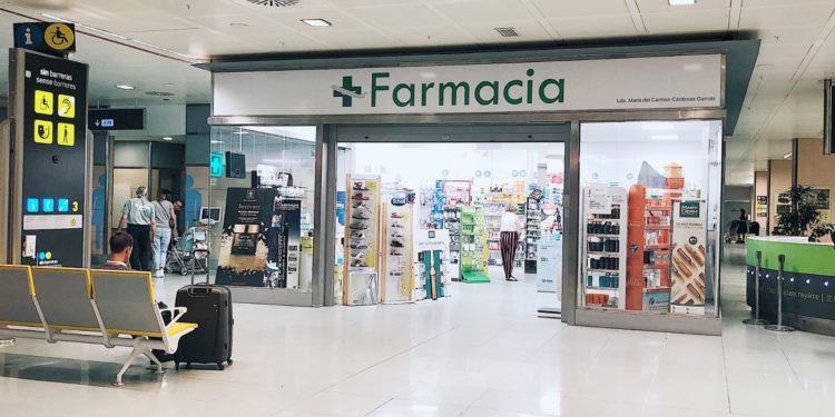 Zona de la farmacia del aeropuerto de Ibiza cerca de donde se produjeron los hechos.