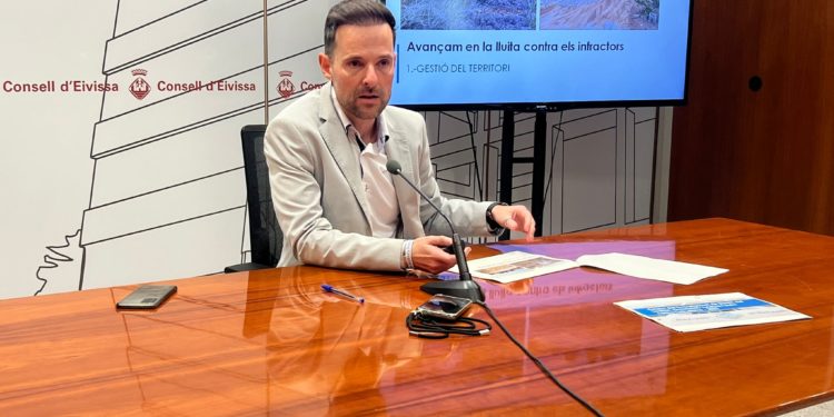 Mariano Juan, conseller del departamento de Intrusismo, subraya que todas las multas se acaban cobrando.