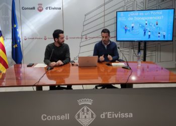 Javier Torres y Xavier Santamaria durante la rueda de prensa de presentación del nuevo portal.