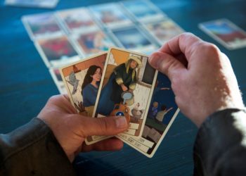 Imágenes del juego de cartas. Fotos Anita de Austria.
