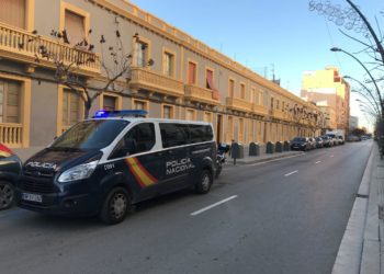 Un vehículo de la Policía Nacional en Ibiza en una imagen de archivo en la avenida de España.