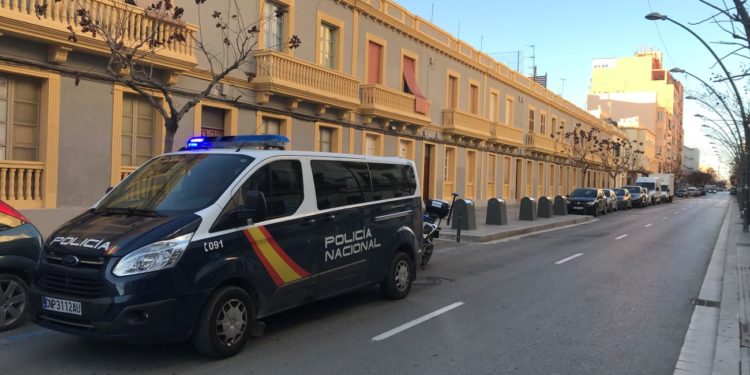 Un vehículo de la Policía Nacional en Ibiza en una imagen de archivo en la avenida de España.