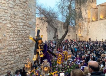 La Cofradía Nuestro Padre Jesús del Gran Poder, a su paso por carrer Major. Foto: Toni Escandell.