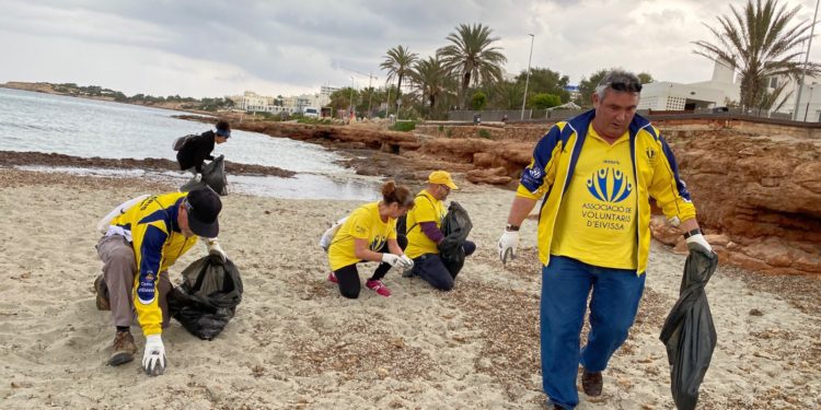 Imagen de la actividad en es Caló des Moro. Ibicine.
