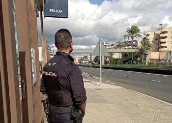Imagen de archivo de un agente de la Policía Nacional en Ibiza.
