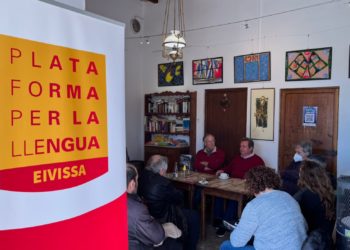 Reunió recent de l'ONG a Eivissa. Imatge cedida per Plataforma per la Llengua.