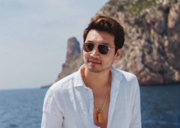 Simu Liu en Ibiza en una imagen de su Instagram.