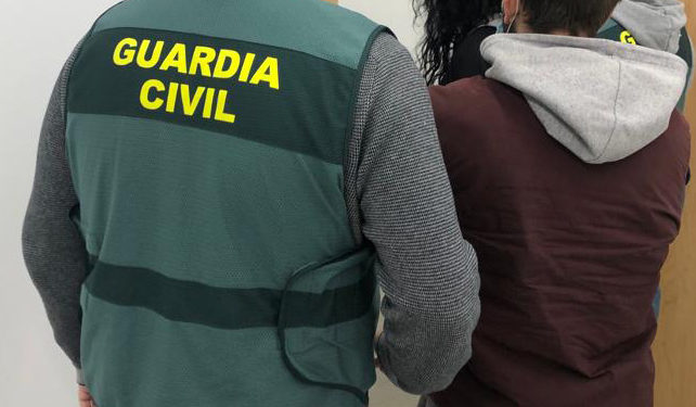 Imagen de la detención facilitada por la Guardia Civil.