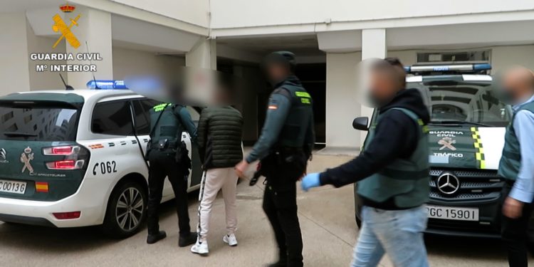 Imagen de archivo de una detención de la Guardia Civil en Ibiza.