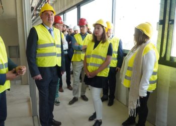 Visita de representants del Govern i del Consell d'Eivissa a les obres de l'Escola d'Hostaleria en el mes de maig. Foto: CAIB.