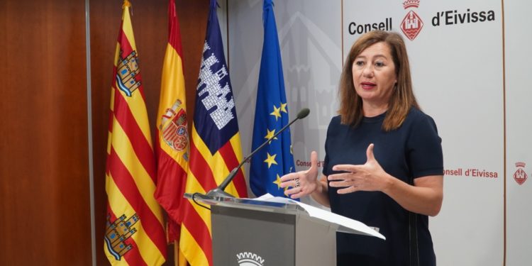 Imagen de archivo de la presidenta del Govern, Francina Armengol, en el Consell d'Eivissa. Foto: CAIB.