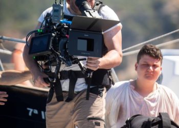 El director de Arte y Fotografía del filme, Adrián Cardona, con Miquel Montoro. Pauxa Films.