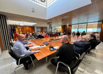 El president del Consell d'Eivissa, Vicent Marí, i el director insular de Medi Rural i Marí, Joan Marí, varen reunir-se amb representants de l'Associació de Criadors des Ca Eivissenc d'Eivissa i Formentera. CIE.