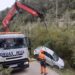Rescate del vehículo accidentado la semana pasada en Torrent des Cirer (Sant Josep).