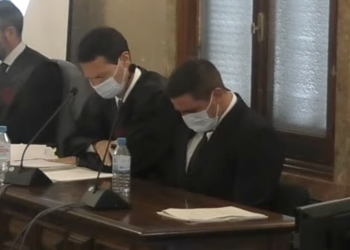 El acusado, cabizbajo durante la declaración de una testigo durante el juicio estos días.