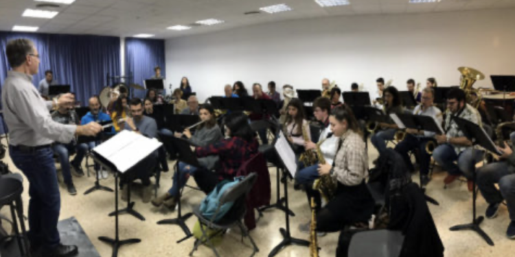La banda municipal de Santa Eulària durante un ensayo en 2019.