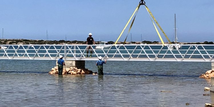 La pasarela, ya rebajada en altura, en una imagen facilitada por el Consell de Formentera.