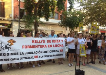 Imagen de archivo protesta de camareras de piso de Ibiza exigiendo la jubilación anticipada, entre otras mejoras.