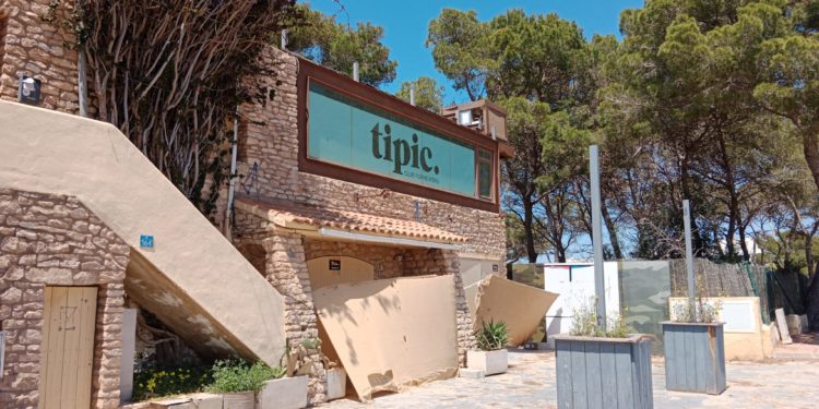 Obras en el Tipic, en la entrada de es Pujols, en una imagen cedida por RàdioIlla.