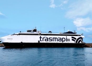 El buque Fairweather durante los trabajos realizados en el puerto de Sant Antoni. Foto: Trasmapi.