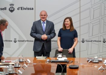 Vicent Marí i Francina Armengol aquest dilluns al Consell d'Eivissa. CAIB.