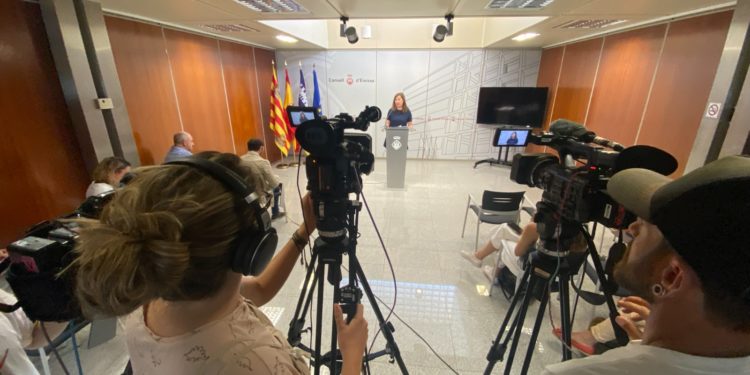 La presidenta Francina Armengol ha dado a conocer los acuerdos del Consell de Govern de este lunes en el Consell d'Eivissa. CAIB.
