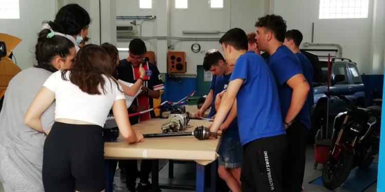 Jornada de Portes Obertes d'FP. Imatge cedida per l'IES Isidor Macabich.
