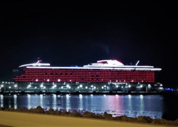 Imagen de un crucero en el puerto de Ibiza. Foto: Óscar Marí
