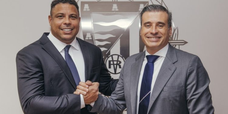 Ronaldo y Miguel Ángel Gómez en una imagen del Valladolid