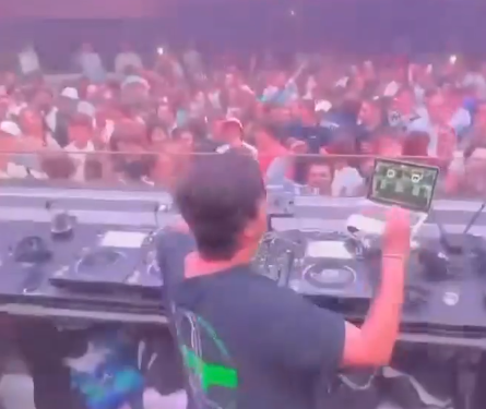 Jorge Bárcenas, en la cabina de Pachá Ibiza.