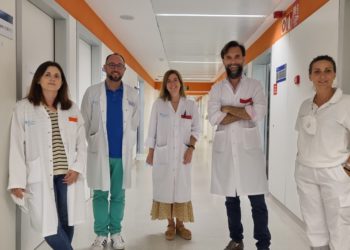 De izquierda a derecha, los oncólogos Dra. Raquel Marsé del Hospital Universitario Son Espases, Dr. Juan Coves del Hospital Universitario Son Llàtzer, Dra. María Iglesias, nueva oncóloga del Área de Salud de Ibiza y Formentera, Dr. Carlos Rodríguez Franco y la psicooncóloga Paloma Martínez.