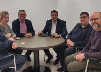 Un momento de la reunió entre autoridades de Sant Josep y responsables de telefónica.