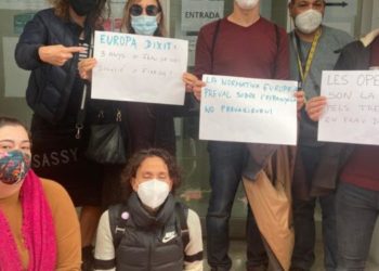 Protesta de profesores interinos ante la delegación de educación de Ibiza