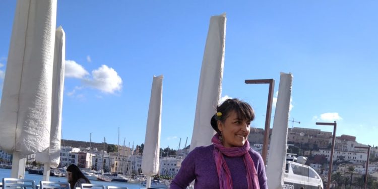 Maria Vila en el puerto de Ibiza. Imagen cedida a Noudiari.