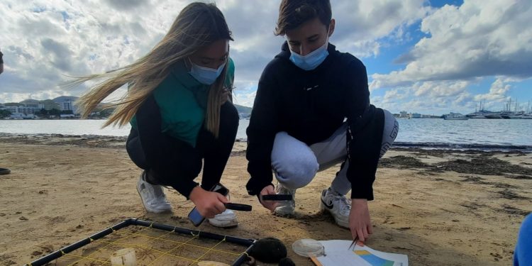 Imagen del proyecto de custodia marina. Salvem Sa Badia de Portmany.