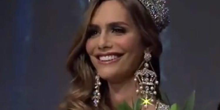 Imagen de Ángela Ponce. Foto: Gabriel Espínola (Wikimedia Commons).