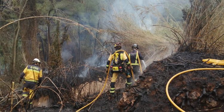 Imagen de archivo de efectivos de Ibanat en un incendio. Foto: Ibanat.